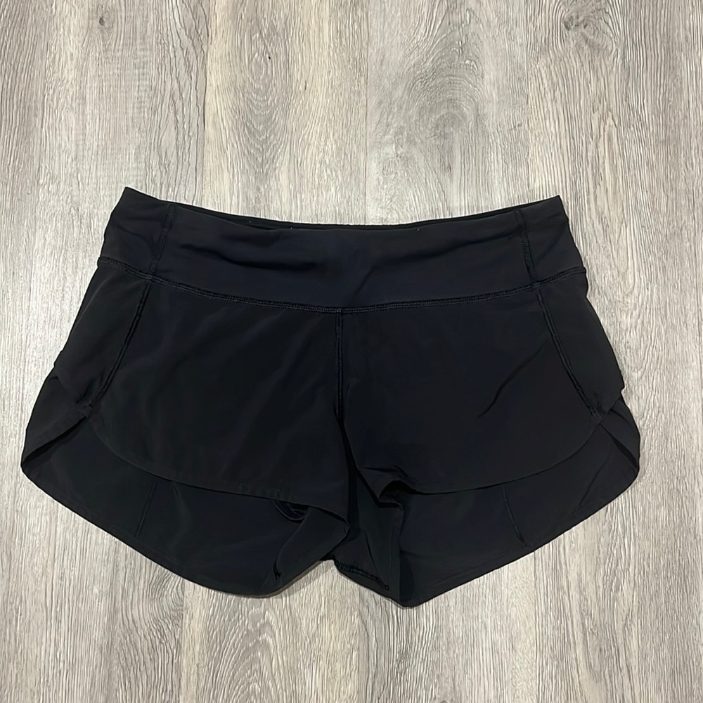 Lululemon Speed Up Low-rise short 2.5 inch (Size 6)